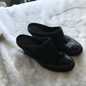 EUC Via Spiga Sz 8.5 Black Slip on Wedges